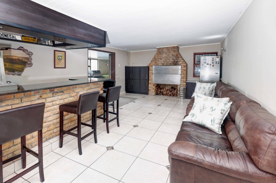 4 Bedroom Property for Sale in Loevenstein Western Cape